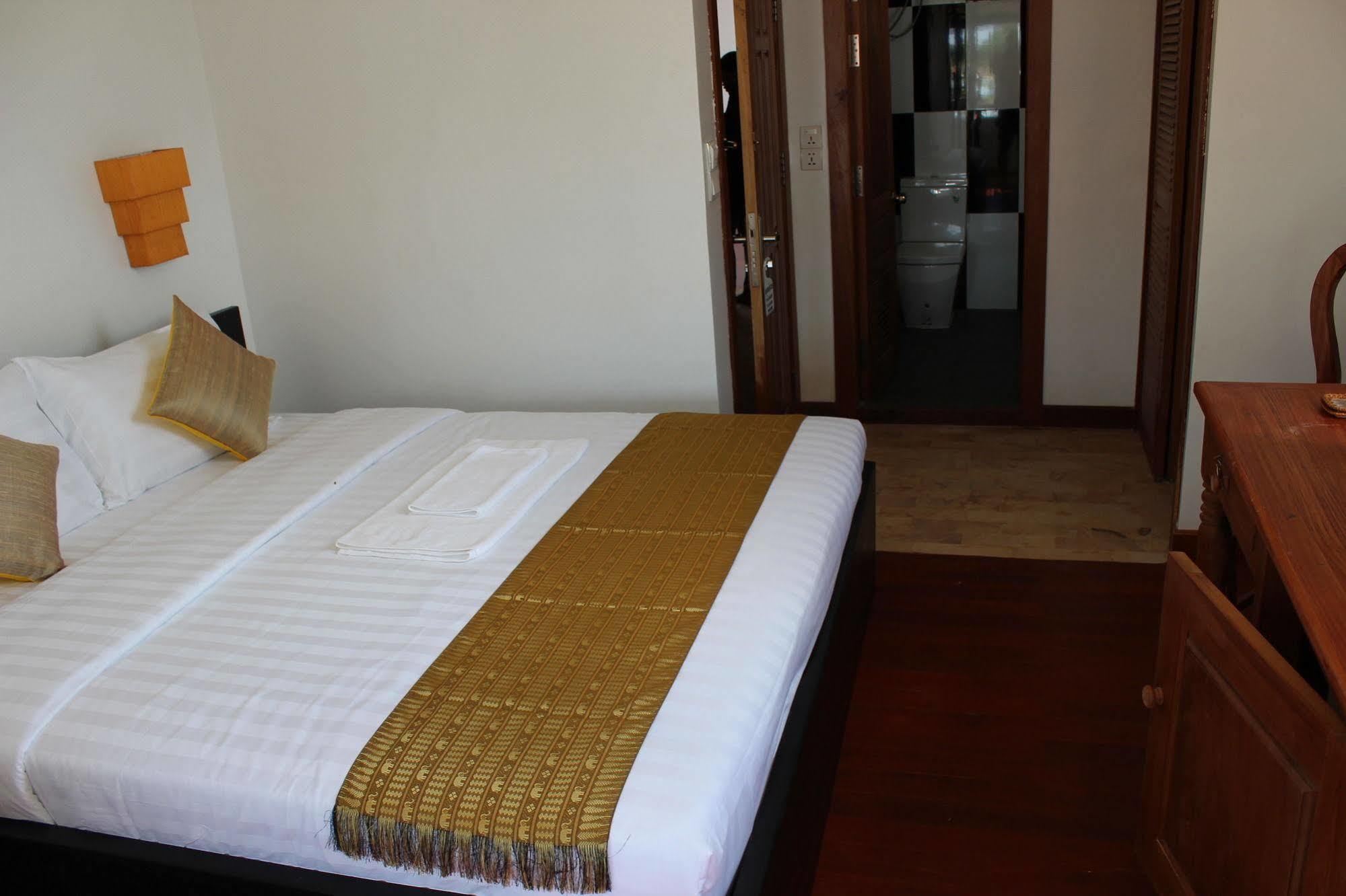Hotel Baan Soksan à Siem Reap Extérieur photo